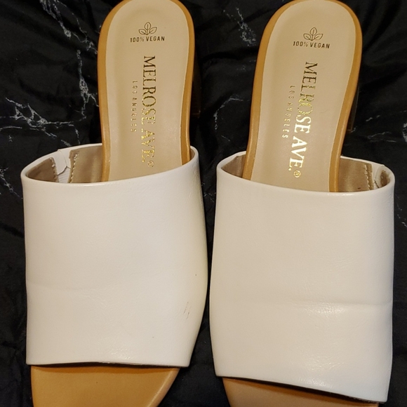 White 100%vegan slide - Picture 2 of 4